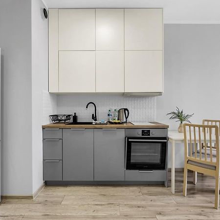 Wlochy Klinkierowa Comfort Apartment Varsavia Esterno foto