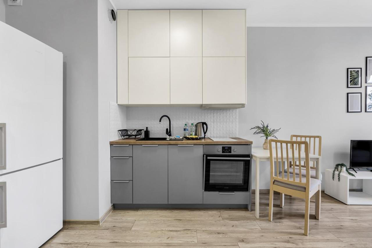 Wlochy Klinkierowa Comfort Apartment Varsavia Esterno foto
